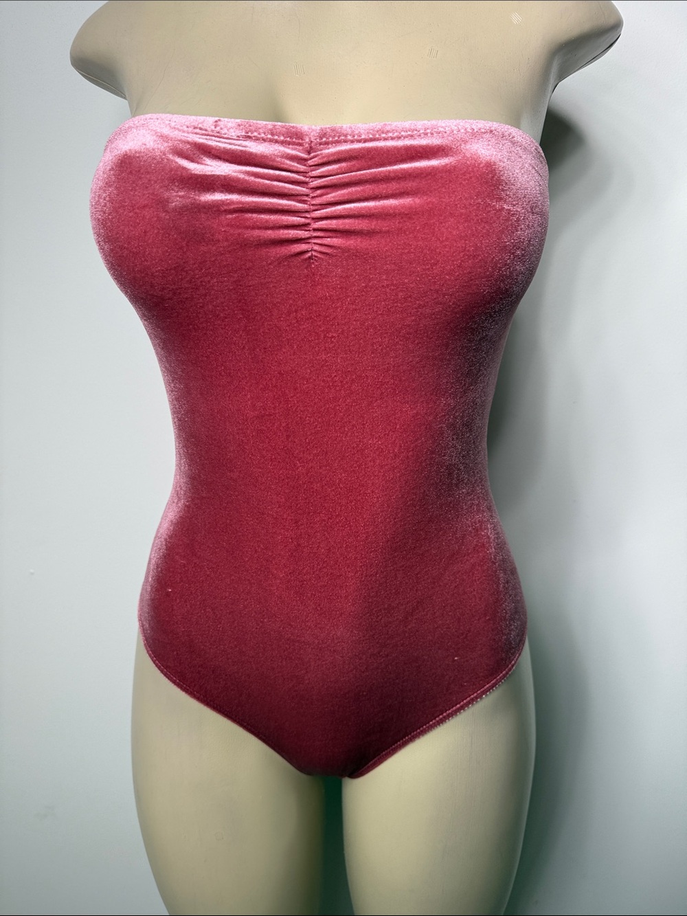 Forever 21 Strapless Velvet Bandeau Bodysuit in Rose